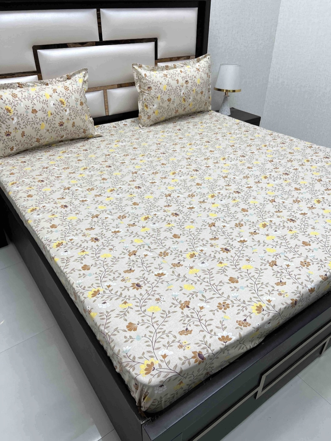 Pure Decor Brown & Yellow Floral Pure Cotton 400 TC King Bedsheet Set 2.74 m x 3.04 m
Pure Decor Brown & Yellow Floral Pure Cotton 400 TC King Bedsheet Set 2.74 m x 3.04 m
