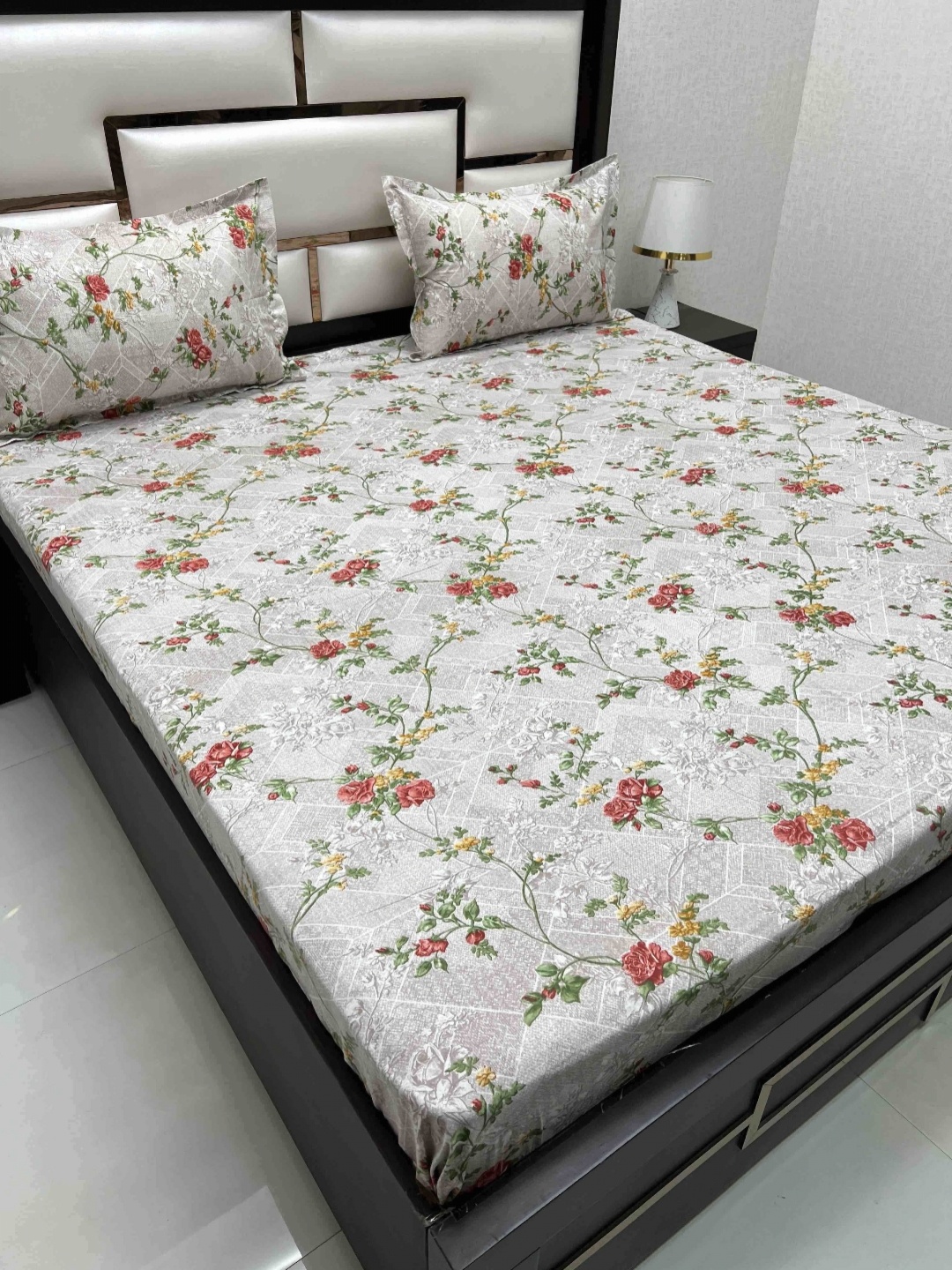 Pure Decor Grey & Green Floral Pure Cotton 400 TC King Bedsheet Set 2.75 m x 3.05 m
Pure Decor Grey & Green Floral Pure Cotton 400 TC King Bedsheet Set 2.75 m x 3.05 m