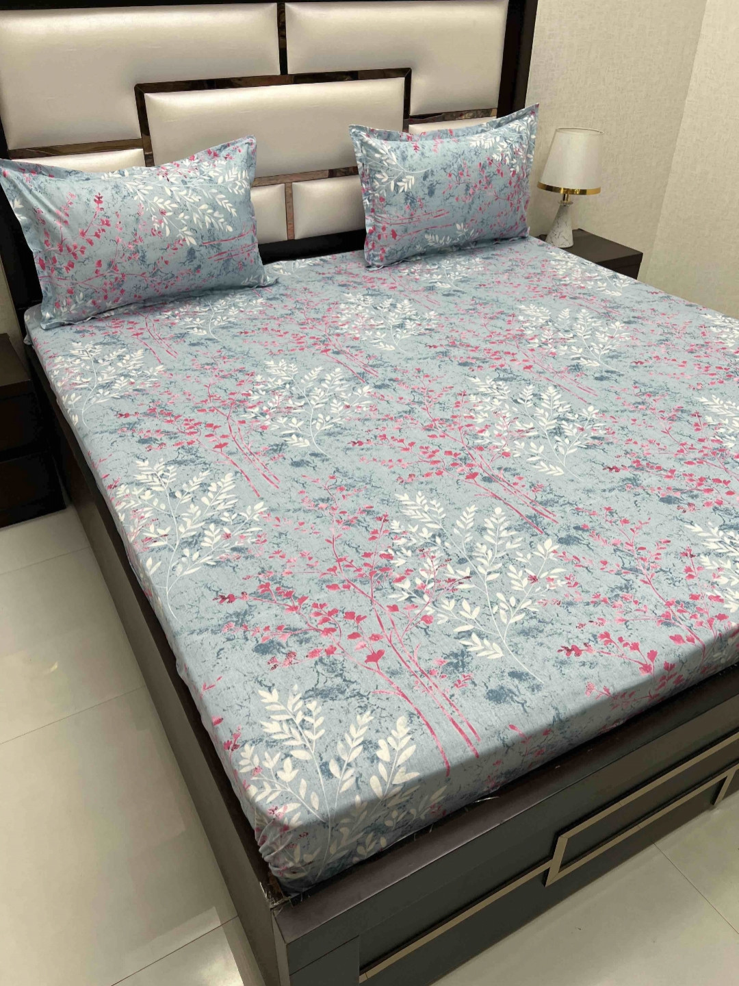 Pure Decor Velar Blue Floral Pure Cotton 350 TC Super King Bedsheet Set-2.75 m x 3.05 m
Pure Decor Velar Blue Floral Pure Cotton 350 TC Super King Bedsheet Set-2.75 m x 3.05 m