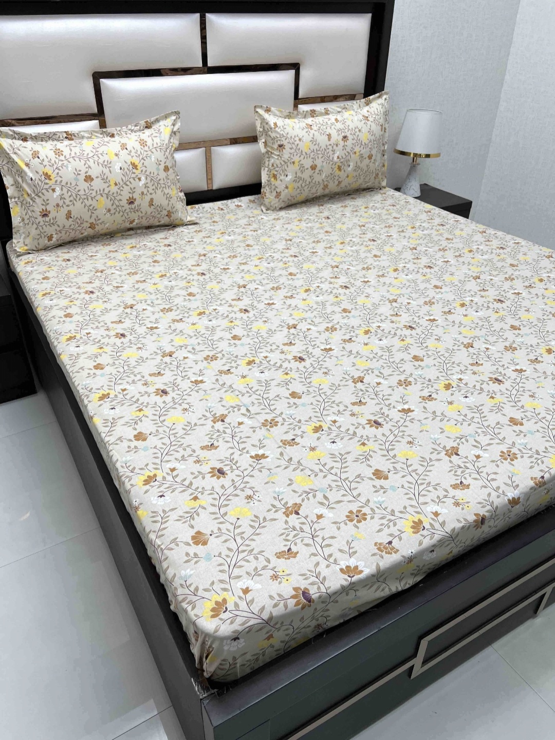 Pure Decor Brown & Off White Floral Pure Cotton 350 TC King Bedsheet Set 2.75 m x 3.05 m
Pure Decor Brown & Off White Floral Pure Cotton 350 TC King Bedsheet Set 2.75 m x 3.05 m