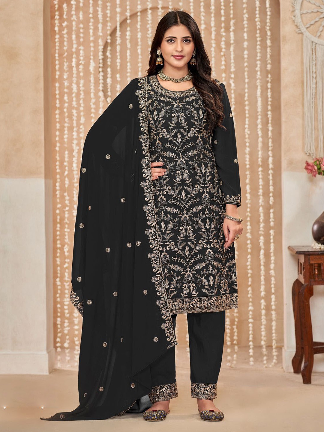 ODETTE Ethnic Motifs Embroidered Sequinned Georgette Straight Kurta With Sharara & Dupatta, Black
ODETTE Ethnic Motifs Embroidered Sequinned Georgette Straight Kurta With Sharara & Dupatta, Black