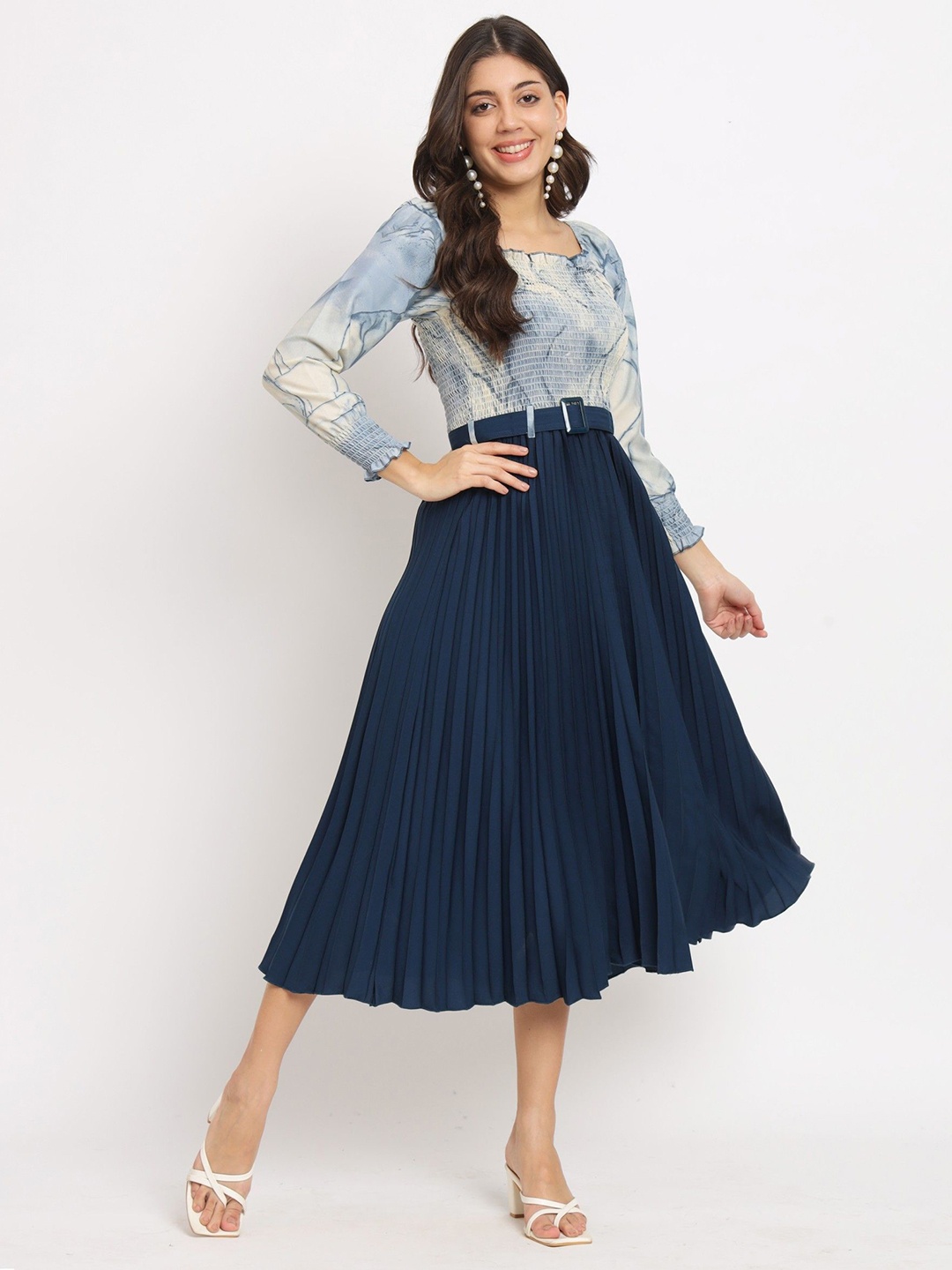 Krunal Raiyani Women Floral Printed Square Neck Applique Fit & Flare Party Dress, Blue
Krunal Raiyani Women Floral Printed Square Neck Applique Fit & Flare Party Dress, Blue