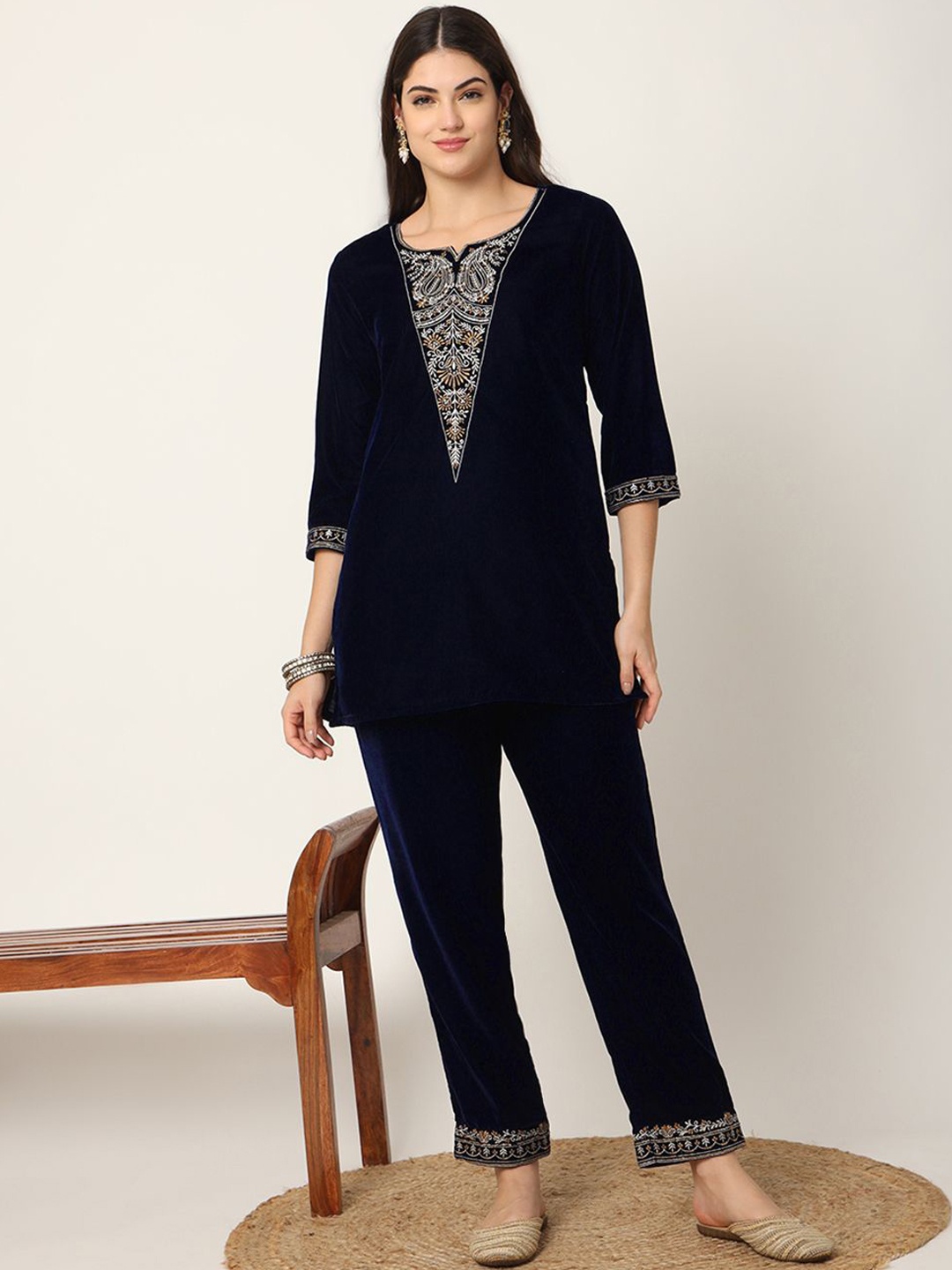 Yufta Paisley Embroidered Round Neck Three-Quarter Sleeves Velvet Top With Trouser, Navy blue
Yufta Paisley Embroidered Round Neck Three-Quarter Sleeves Velvet Top With Trouser, Navy blue