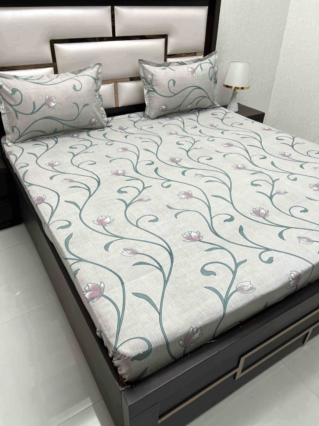 Pure Decor Velar Green Floral Pure Cotton 380 TC Super King Bedsheet Set-2.75 m x 3.04 m
Pure Decor Velar Green Floral Pure Cotton 380 TC Super King Bedsheet Set-2.75 m x 3.04 m