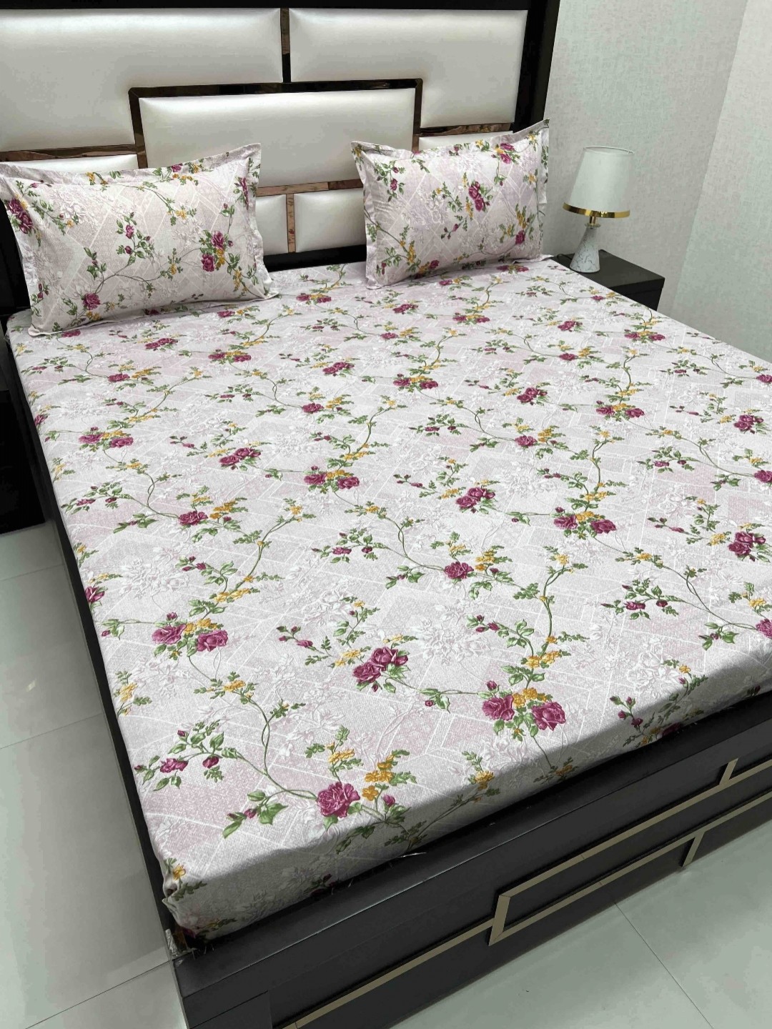 Pure Decor Purple & Green Floral Pure Cotton 230 TC King Bedsheet Set 2.76 m x 3.06 m
Pure Decor Purple & Green Floral Pure Cotton 230 TC King Bedsheet Set 2.76 m x 3.06 m