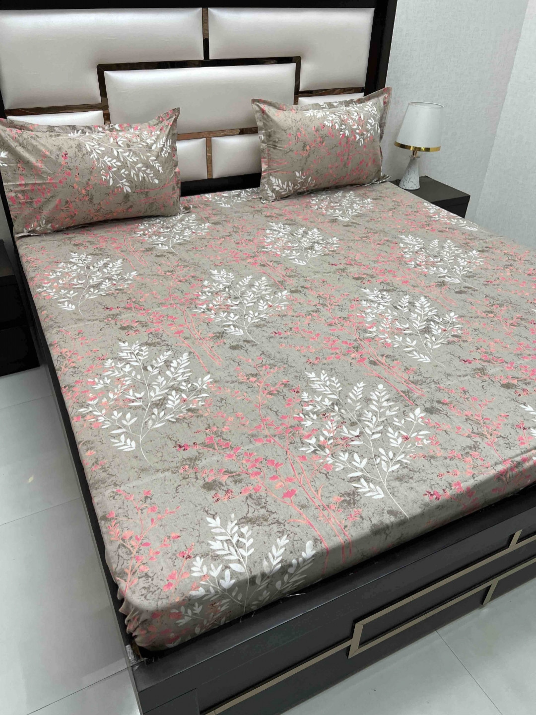 Pure Decor Velar Grey Floral Pure Cotton 230 TC Super King Bedsheet Set-2.76 m x 3.06 m
Pure Decor Velar Grey Floral Pure Cotton 230 TC Super King Bedsheet Set-2.76 m x 3.06 m