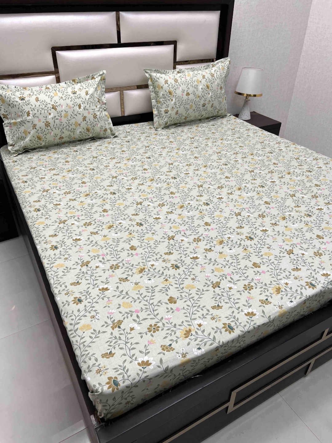 Pure Decor Velar Green Floral Printed Pure Cotton 220 TC King Bedsheet Set 3.05 x 2.74 m
Pure Decor Velar Green Floral Printed Pure Cotton 220 TC King Bedsheet Set 3.05 x 2.74 m