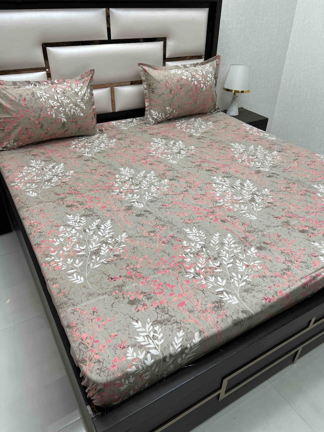 Pure Decor Velar Grey Floral Pure Cotton 240 TC Super King Bedsheet Set-2.74 m x 3.06 m
Pure Decor Velar Grey Floral Pure Cotton 240 TC Super King Bedsheet Set-2.74 m x 3.06 m