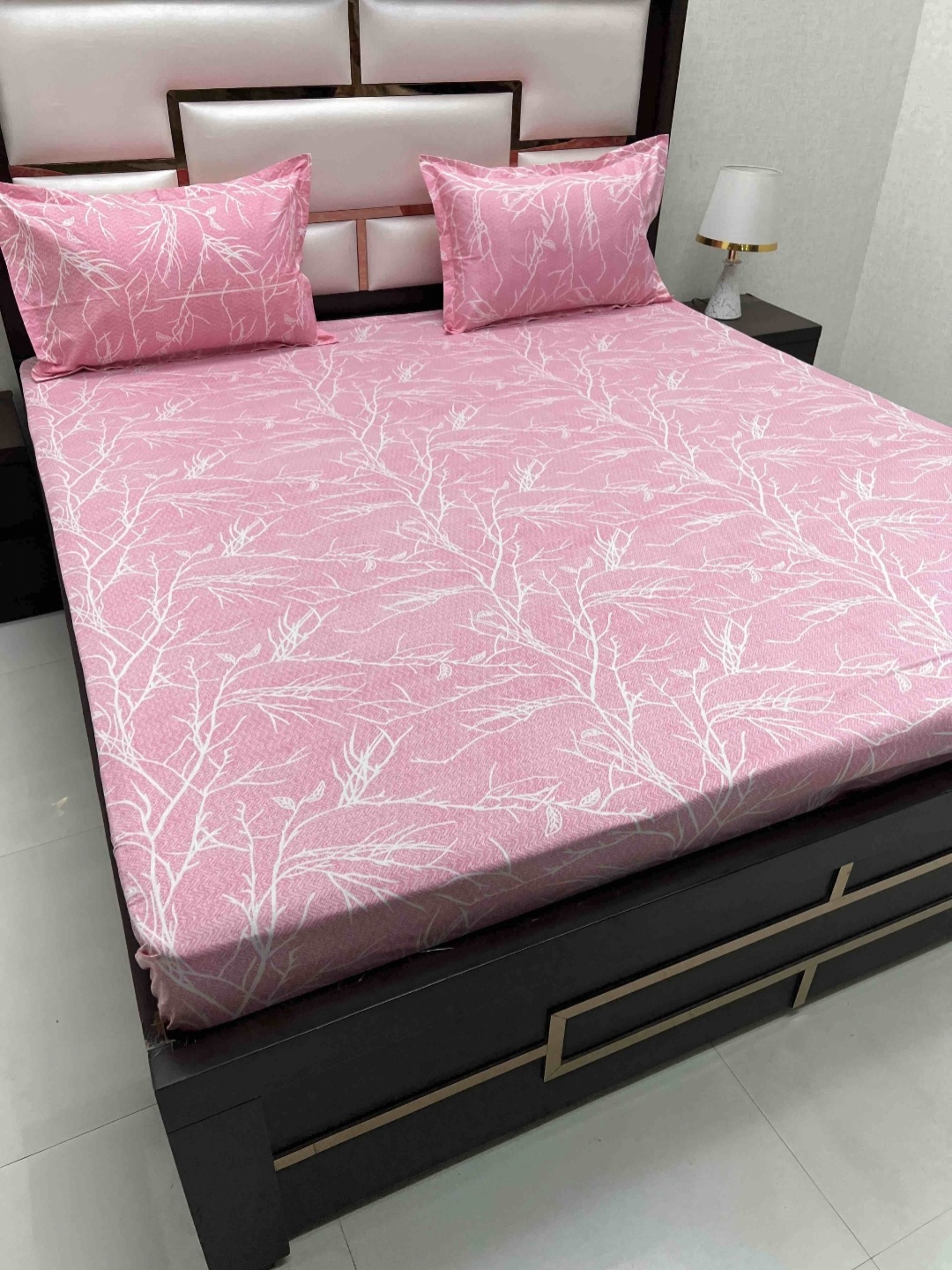 Pure Decor Velar Pink Floral Printed Pure Cotton 240 TC King Bedsheet Set 3.04 x 2.76 m
Pure Decor Velar Pink Floral Printed Pure Cotton 240 TC King Bedsheet Set 3.04 x 2.76 m