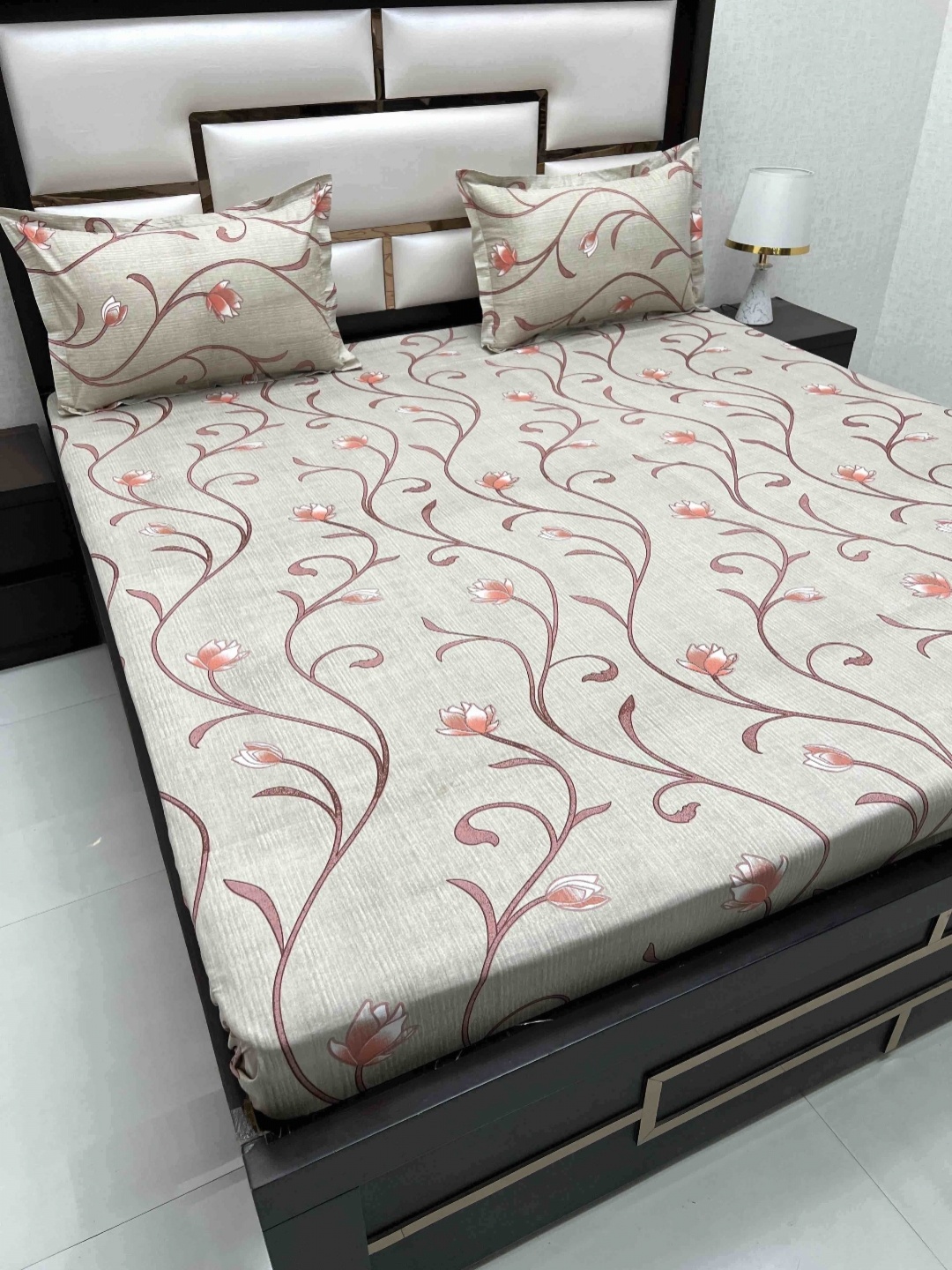 Pure Decor Velar Brown Floral Pure Cotton 260 TC Super King Bedsheet Set-2.76 m x 3.03 m
Pure Decor Velar Brown Floral Pure Cotton 260 TC Super King Bedsheet Set-2.76 m x 3.03 m