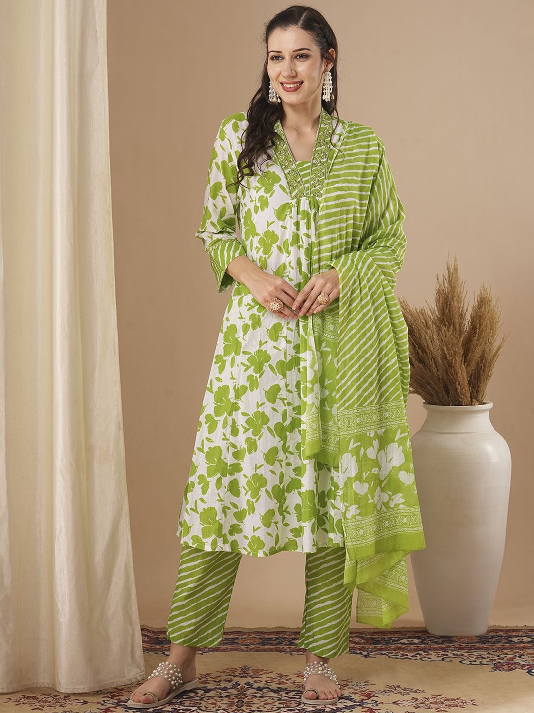 FASHOR Floral Printed A-Line Pure Cotton Beads and Stones Kurta with Trousers & Dupatta, Green
FASHOR Floral Printed A-Line Pure Cotton Beads and Stones Kurta with Trousers & Dupatta, Green