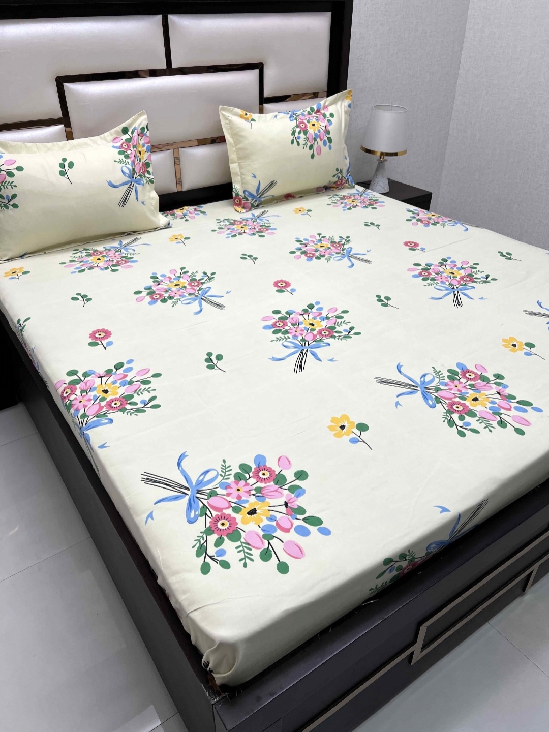 Pure Decor Amulya Yellow Floral Printed Microfiber 300 TC Queen Bedsheet set 2.54 x 2.29 m
Pure Decor Amulya Yellow Floral Printed Microfiber 300 TC Queen Bedsheet set 2.54 x 2.29 m
