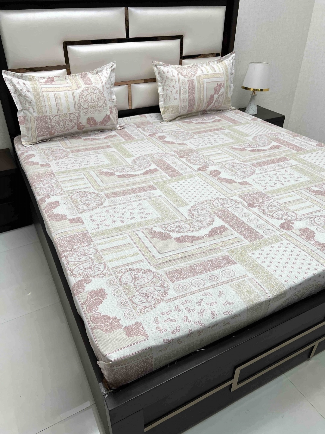 Pure Decor Velar Maroon Ethnic Pure Cotton 330 TC Super King Bedsheet Set-2.73 m x 3.05 m
Pure Decor Velar Maroon Ethnic Pure Cotton 330 TC Super King Bedsheet Set-2.73 m x 3.05 m