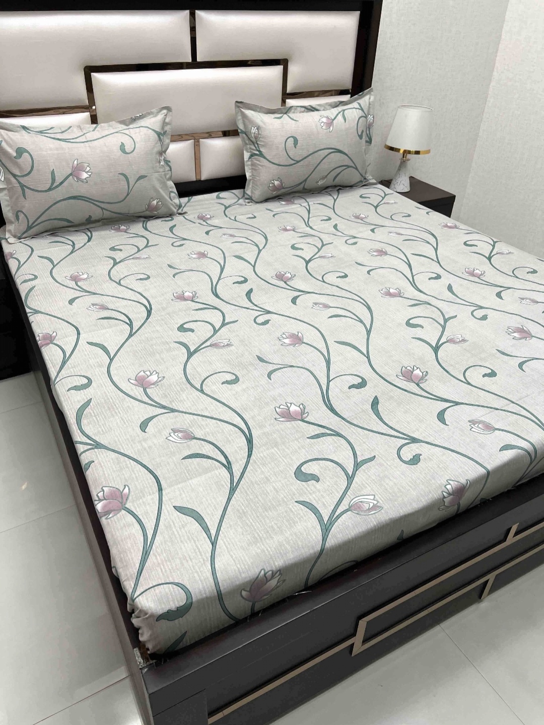 Pure Decor Green & Green Floral Pure Cotton 230 TC King Bedsheet Set 2.76 m x 3.06 m
Pure Decor Green & Green Floral Pure Cotton 230 TC King Bedsheet Set 2.76 m x 3.06 m