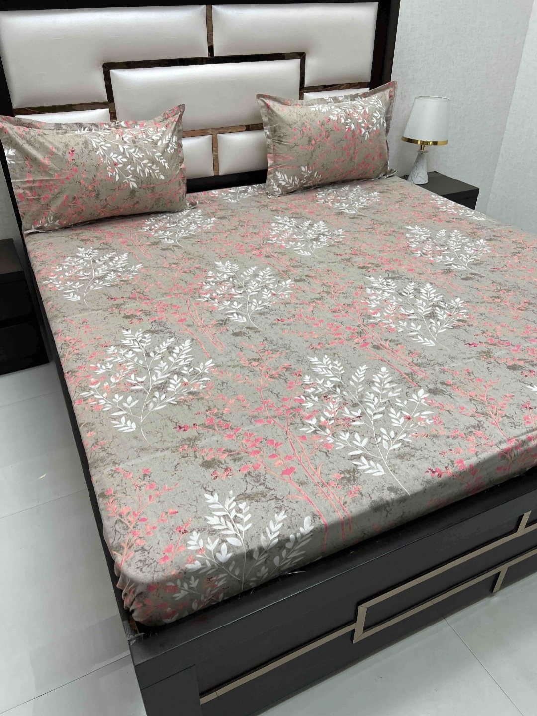Pure Decor Velar Grey Floral Pure Cotton 260 TC Super King Bedsheet Set-2.76 m x 3.03 m
Pure Decor Velar Grey Floral Pure Cotton 260 TC Super King Bedsheet Set-2.76 m x 3.03 m
