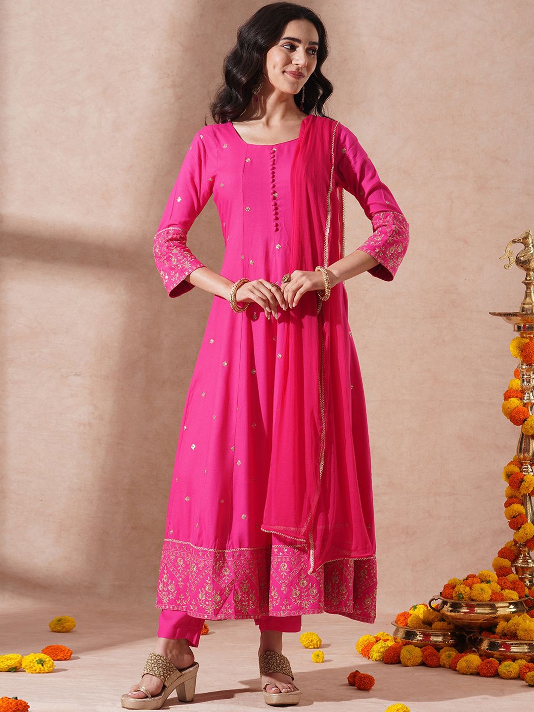FASHOR Ethnic Motifs Embroidered Sequinned Anarkali Kurta With Trousers & Dupatta, Pink
FASHOR Ethnic Motifs Embroidered Sequinned Anarkali Kurta With Trousers & Dupatta, Pink