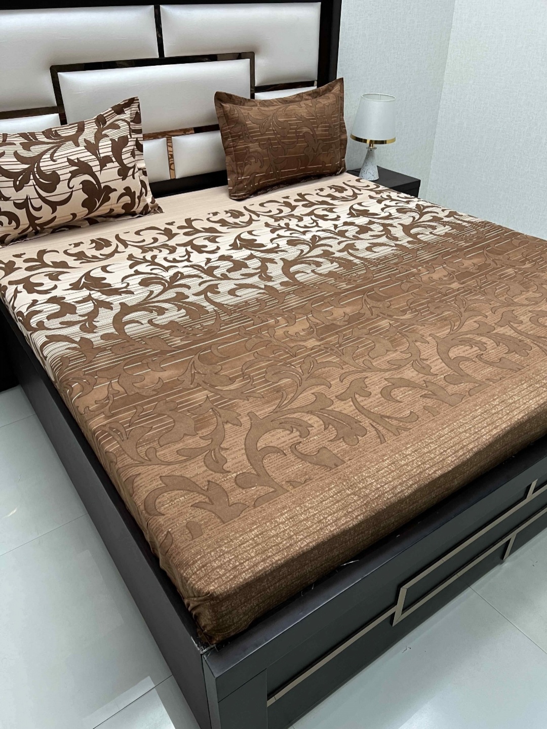 Pure Decor Amulya Brown Floral Printed Microfiber 300 TC Queen Bedsheet Set 2.54 x 2.28 m
Pure Decor Amulya Brown Floral Printed Microfiber 300 TC Queen Bedsheet Set 2.54 x 2.28 m