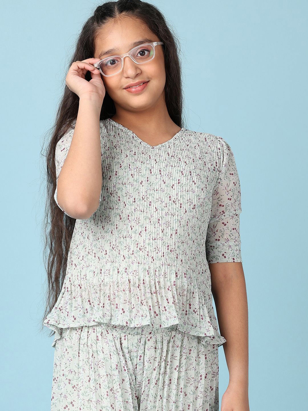 V-Mart Girls Floral Printed V-Neck Short Sleeves Georgette Top With Palazzo, Green
V-Mart Girls Floral Printed V-Neck Short Sleeves Georgette Top With Palazzo, Green
