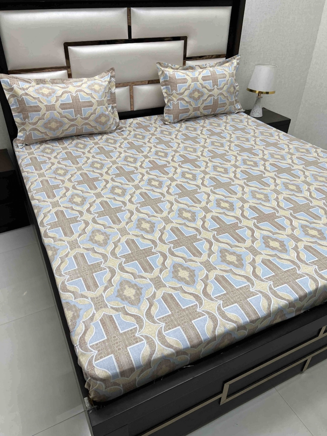 Pure Decor Velar Brown Geometric Printed Pure Cotton 220TC King Bedsheet Set 3.05 x 2.74 m
Pure Decor Velar Brown Geometric Printed Pure Cotton 220TC King Bedsheet Set 3.05 x 2.74 m