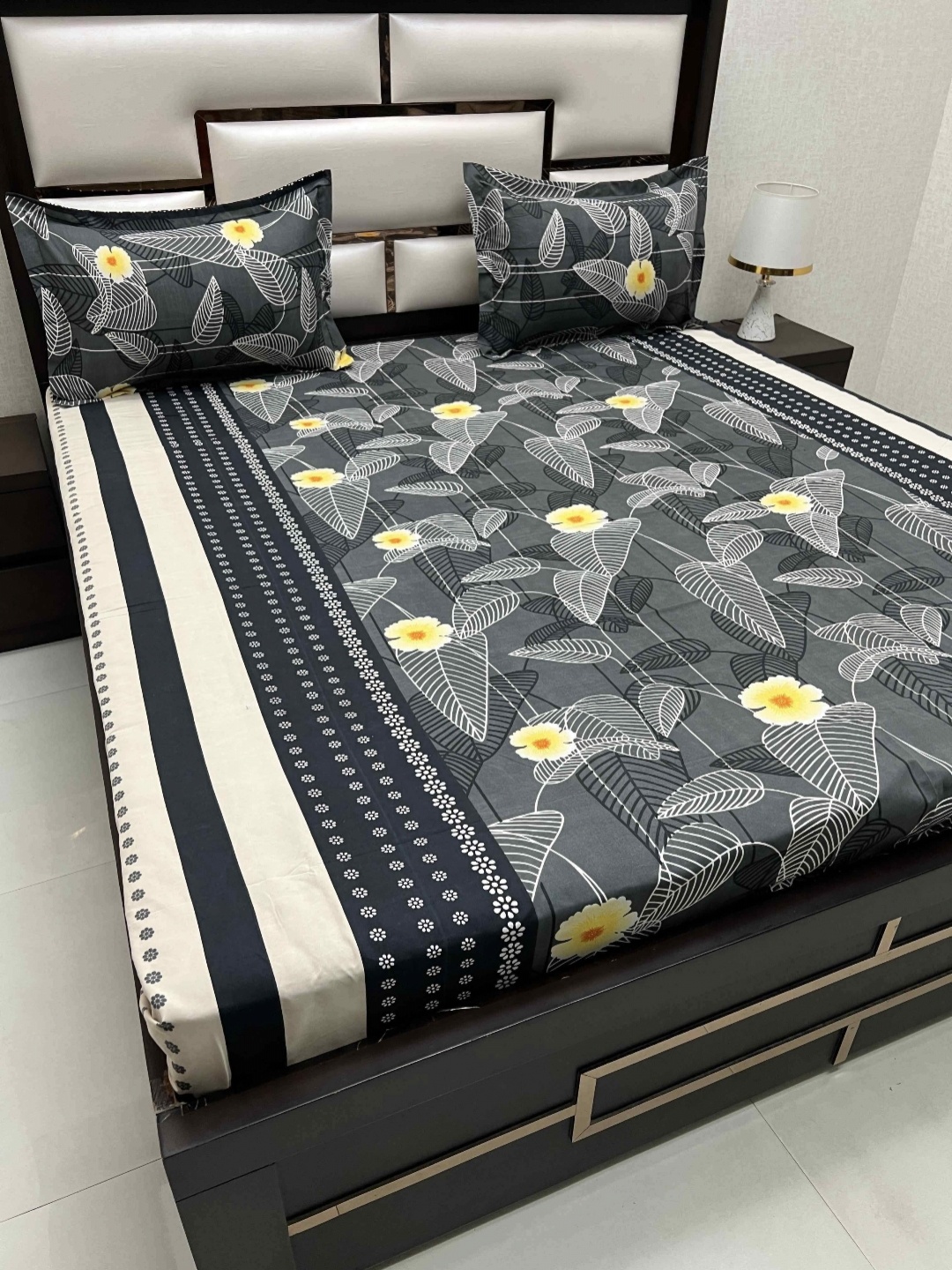 Pure Decor Amulya Black Floral Printed Microfiber 210 TC Queen Bedsheet set 2.54 x 2.29 m
Pure Decor Amulya Black Floral Printed Microfiber 210 TC Queen Bedsheet set 2.54 x 2.29 m