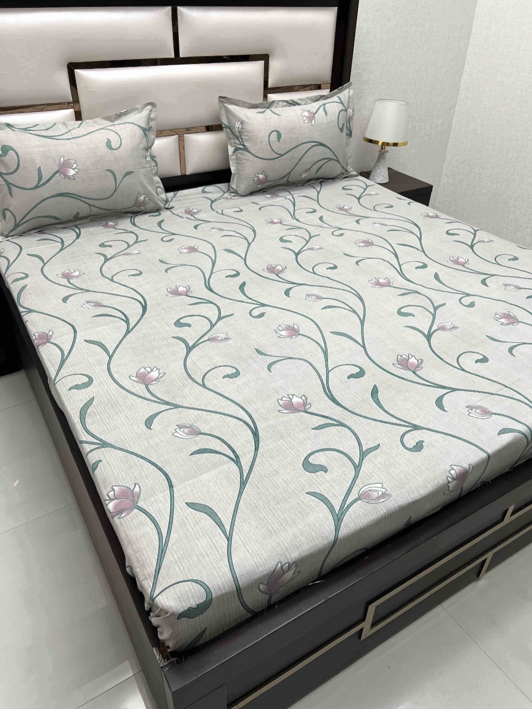 Pure Decor Velar Green Floral Pure Cotton 240 TC Super King Bedsheet Set-2.74 m x 3.06 m
Pure Decor Velar Green Floral Pure Cotton 240 TC Super King Bedsheet Set-2.74 m x 3.06 m