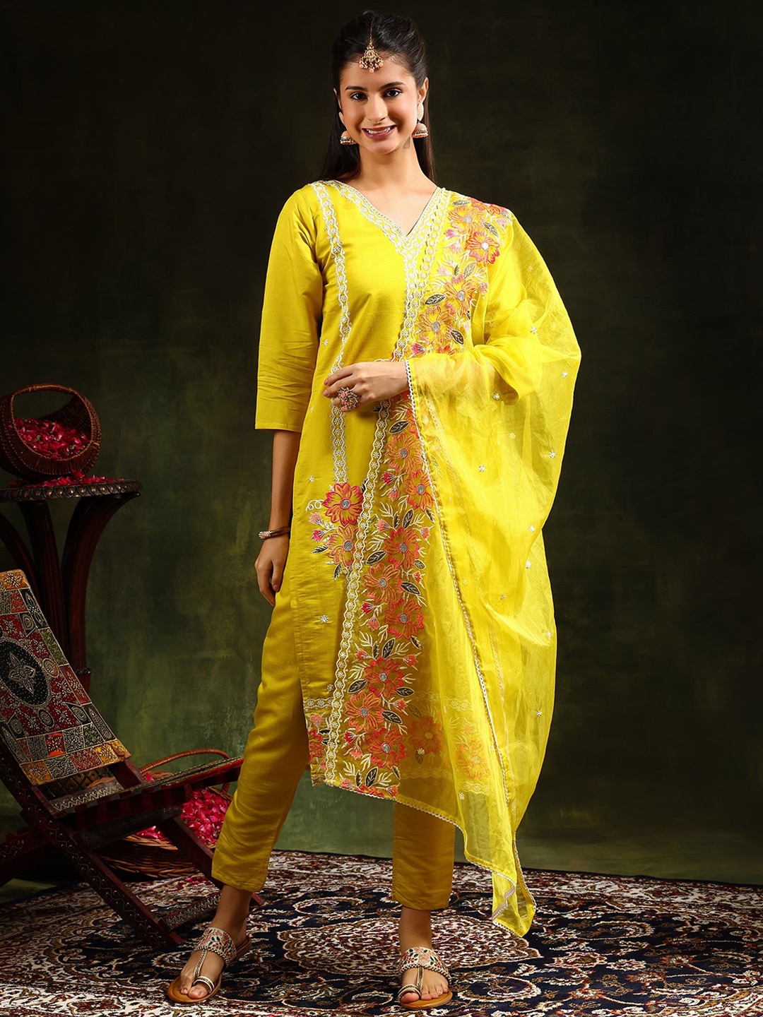 KALINI Women Floral Embroidered Regular Thread Work Chanderi Cotton Kurta with Trousers & With Dupatta, Yellow
KALINI Women Floral Embroidered Regular Thread Work Chanderi Cotton Kurta with Trousers & With Dupatta, Yellow