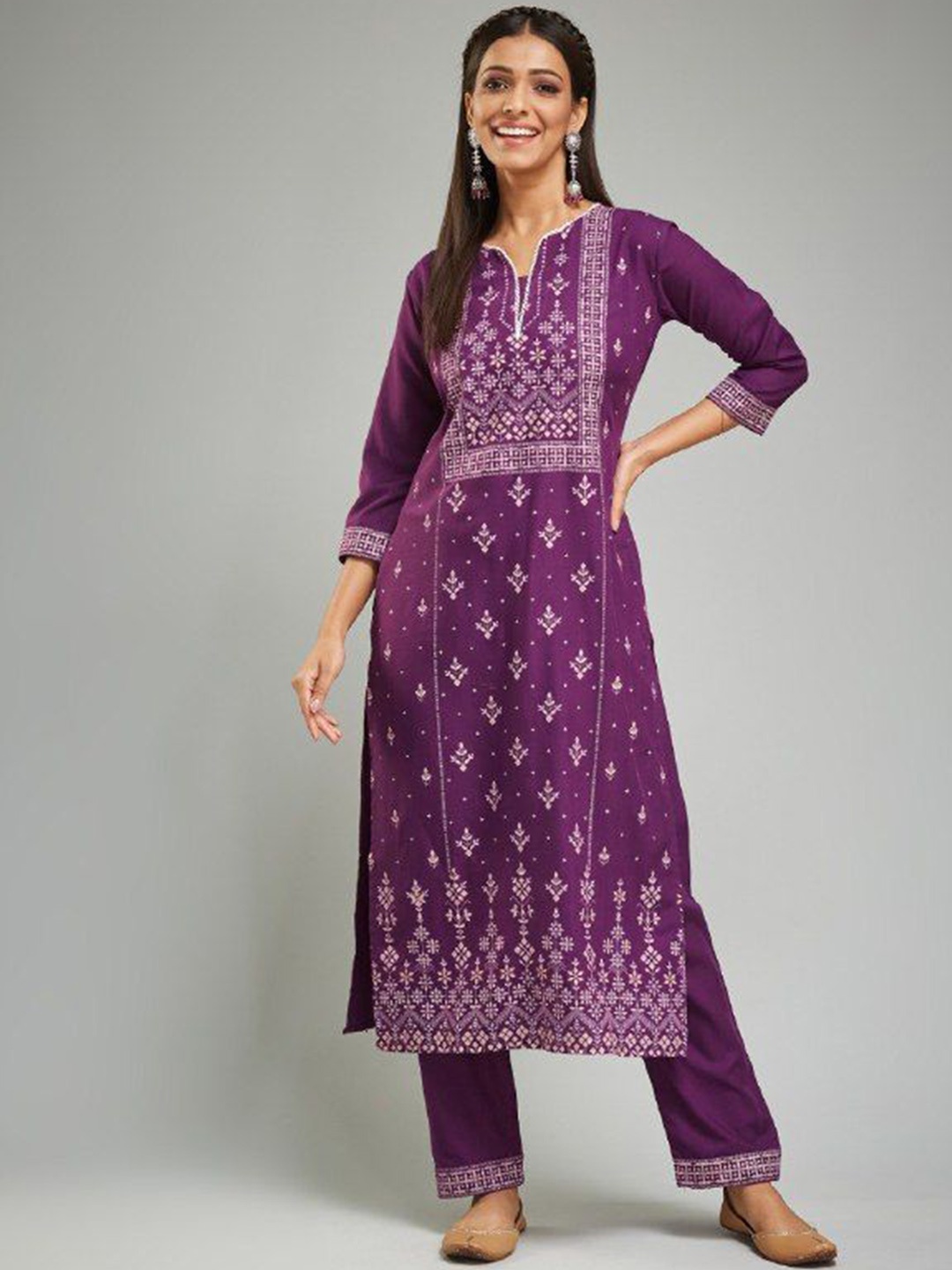 APNISHA Ethnic Motifs Printed Regular Chanderi Silk Straight Kurta with Trouser, Purple
APNISHA Ethnic Motifs Printed Regular Chanderi Silk Straight Kurta with Trouser, Purple
