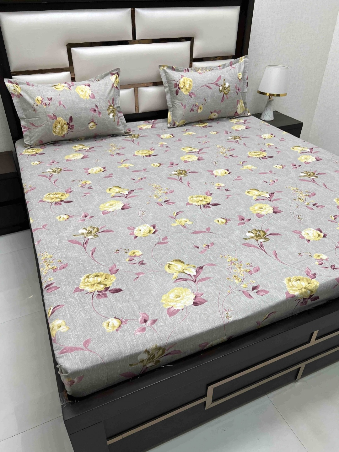 Pure Decor Velar Grey Floral Pure Cotton 220 TC Super King Bedsheet Set-2.74 m x 3.05 m
Pure Decor Velar Grey Floral Pure Cotton 220 TC Super King Bedsheet Set-2.74 m x 3.05 m