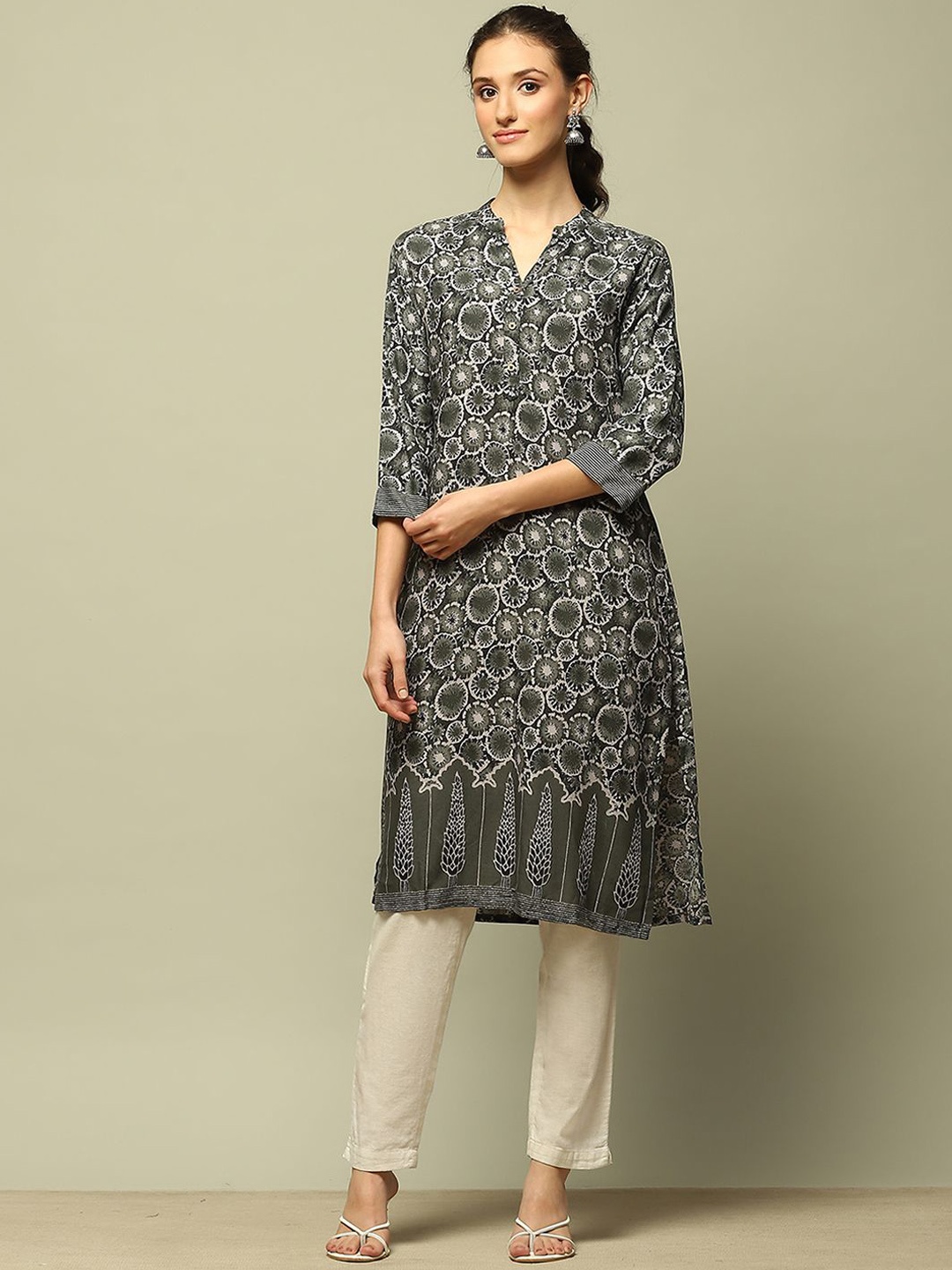 Rangriti Geometric Printed Mandarin Collar Three Quarter Sleeves Straight Kurta, Black
Rangriti Geometric Printed Mandarin Collar Three Quarter Sleeves Straight Kurta, Black