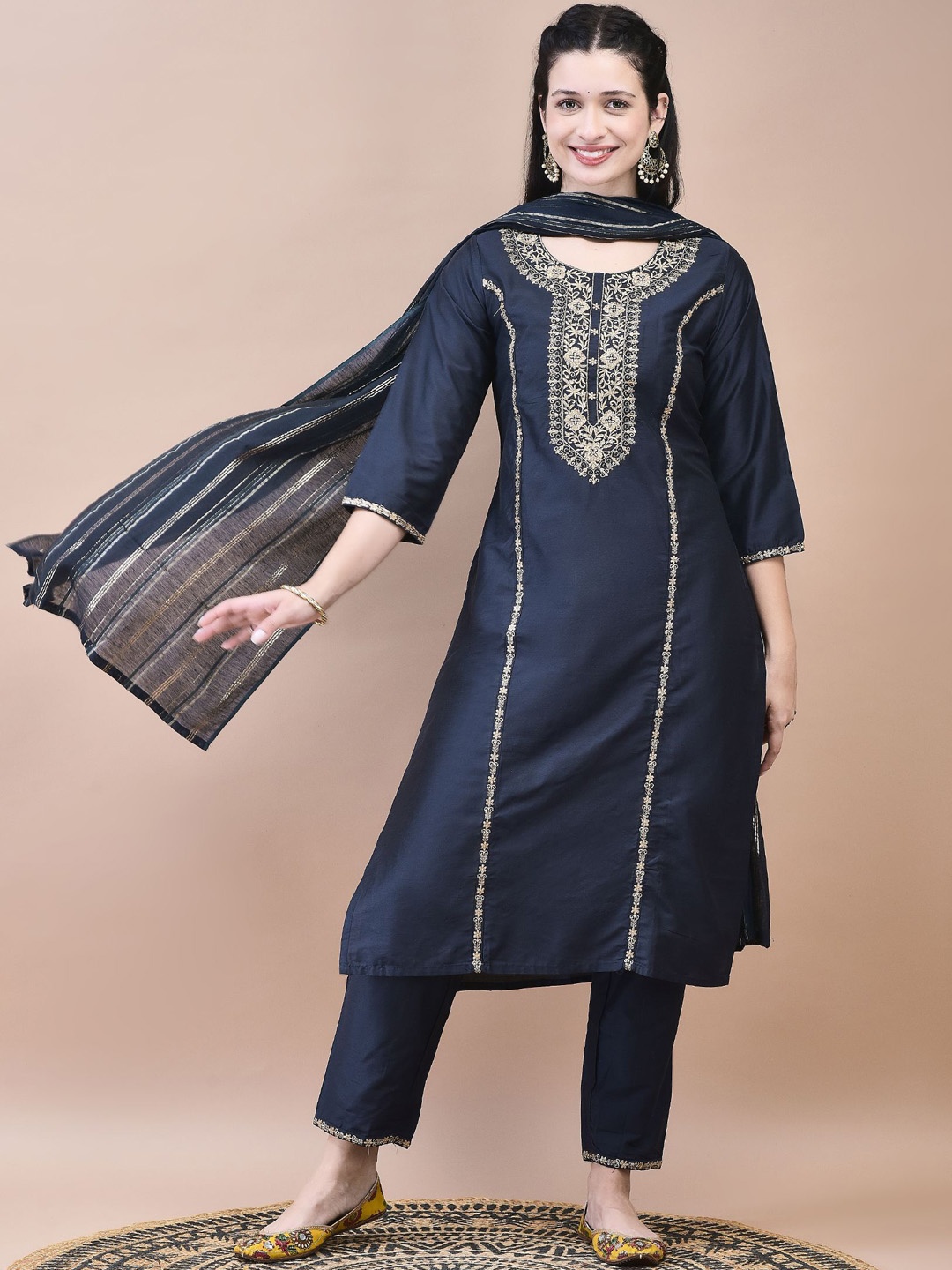 Shree Floral Embroidered Round Neck Regular Straight Kurta With Trouser With Dupatta, Grey
Shree Floral Embroidered Round Neck Regular Straight Kurta With Trouser With Dupatta, Grey