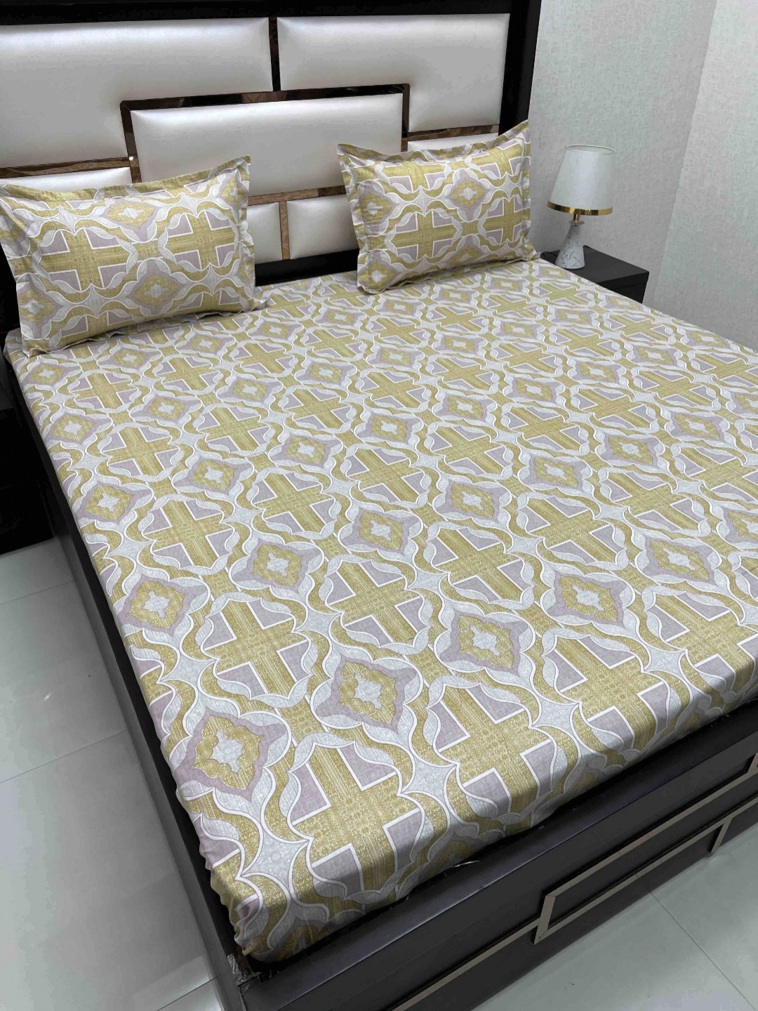 Pure Decor Velar Brown Geometric Pure Cotton 240 TC Super King Bedsheet Set-2.74m x 3.06m
Pure Decor Velar Brown Geometric Pure Cotton 240 TC Super King Bedsheet Set-2.74m x 3.06m