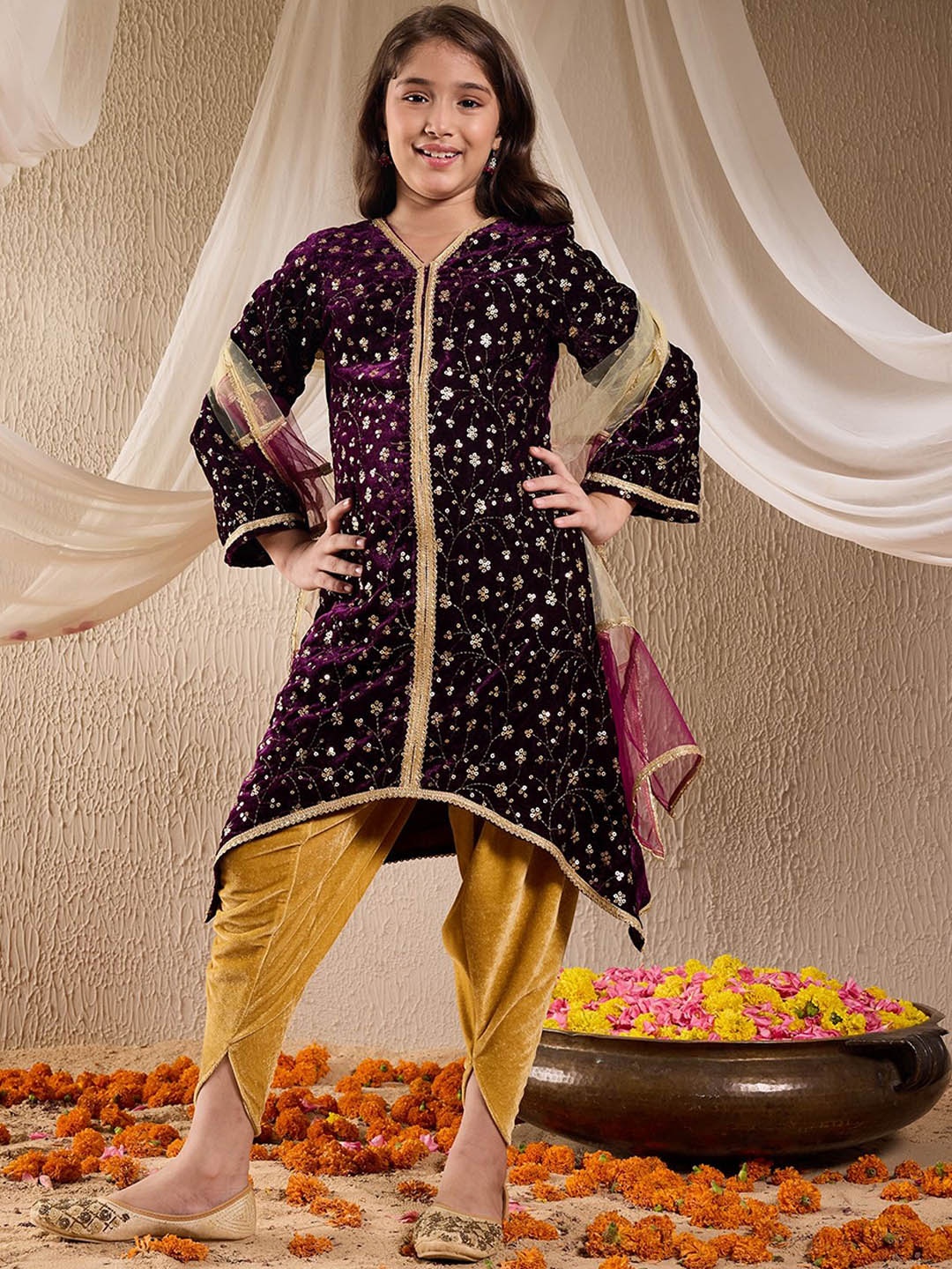 pspeaches Girls Floral Embroidered Velvet Kurta with Dhoti Pants & Dupatta, Purple
pspeaches Girls Floral Embroidered Velvet Kurta with Dhoti Pants & Dupatta, Purple