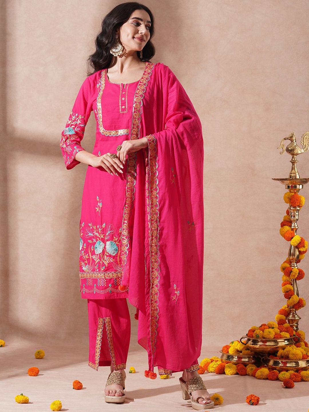 FASHOR Floral Embroidered Beads & Stones Pure Cotton Kurta With Palazzos & Dupatta, Pink
FASHOR Floral Embroidered Beads & Stones Pure Cotton Kurta With Palazzos & Dupatta, Pink