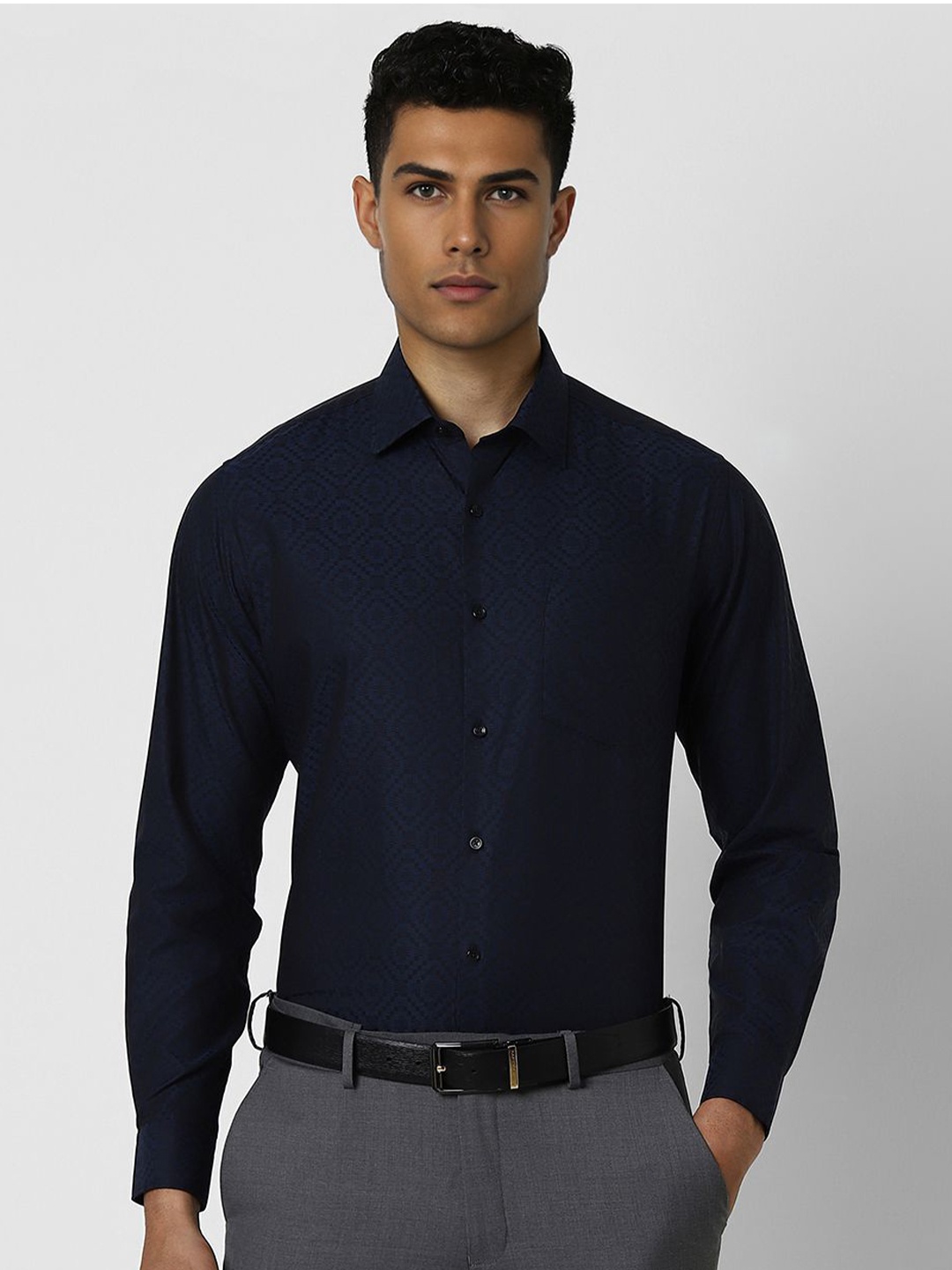 Van Heusen Men Spread Collar Micro Disty Printed Cotton Slim Fit Formal Shirt, Navy blue
Van Heusen Men Spread Collar Micro Disty Printed Cotton Slim Fit Formal Shirt, Navy blue