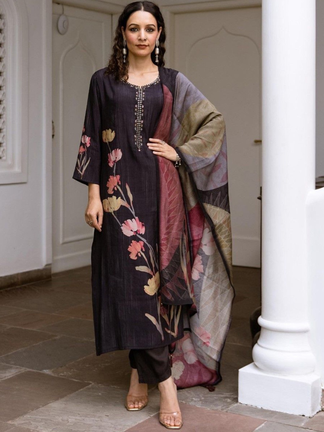 AUTUMN LANE Floral Printed Cotton Silk Straight Kurta With Trouser & Dupatta, Black
AUTUMN LANE Floral Printed Cotton Silk Straight Kurta With Trouser & Dupatta, Black