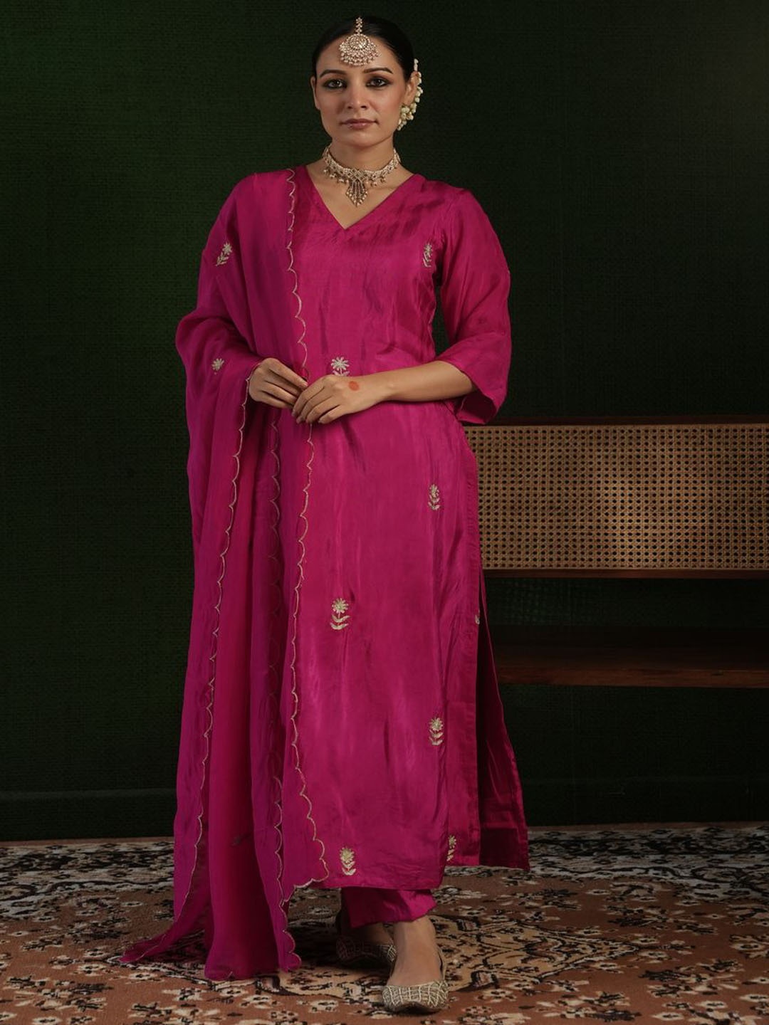 OneWe Floral Embroidered Aari Work V-Neck Pure Silk Straight Kurta With Trouser & Dupatta, Pink
OneWe Floral Embroidered Aari Work V-Neck Pure Silk Straight Kurta With Trouser & Dupatta, Pink