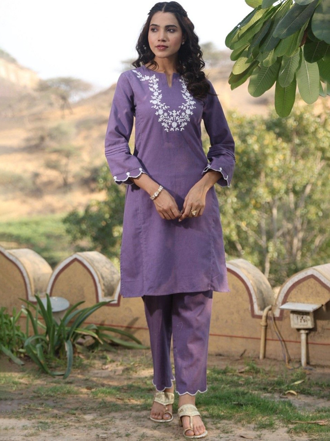 AUTUMN LANE Floral Yoke Design Regular Pure Cotton Straight Kurta with Trousers, Purple
AUTUMN LANE Floral Yoke Design Regular Pure Cotton Straight Kurta with Trousers, Purple