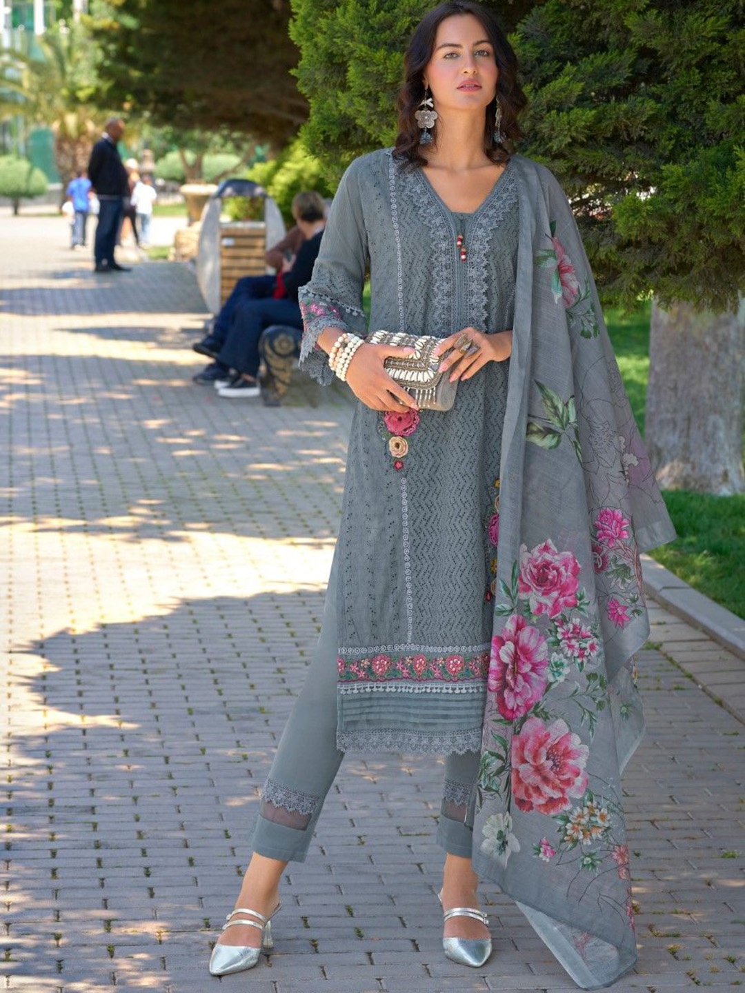 AUTUMN LANE Floral Printed Regular Pure Cotton Straight Kurta with Salwar & Dupatta, Blue
AUTUMN LANE Floral Printed Regular Pure Cotton Straight Kurta with Salwar & Dupatta, Blue