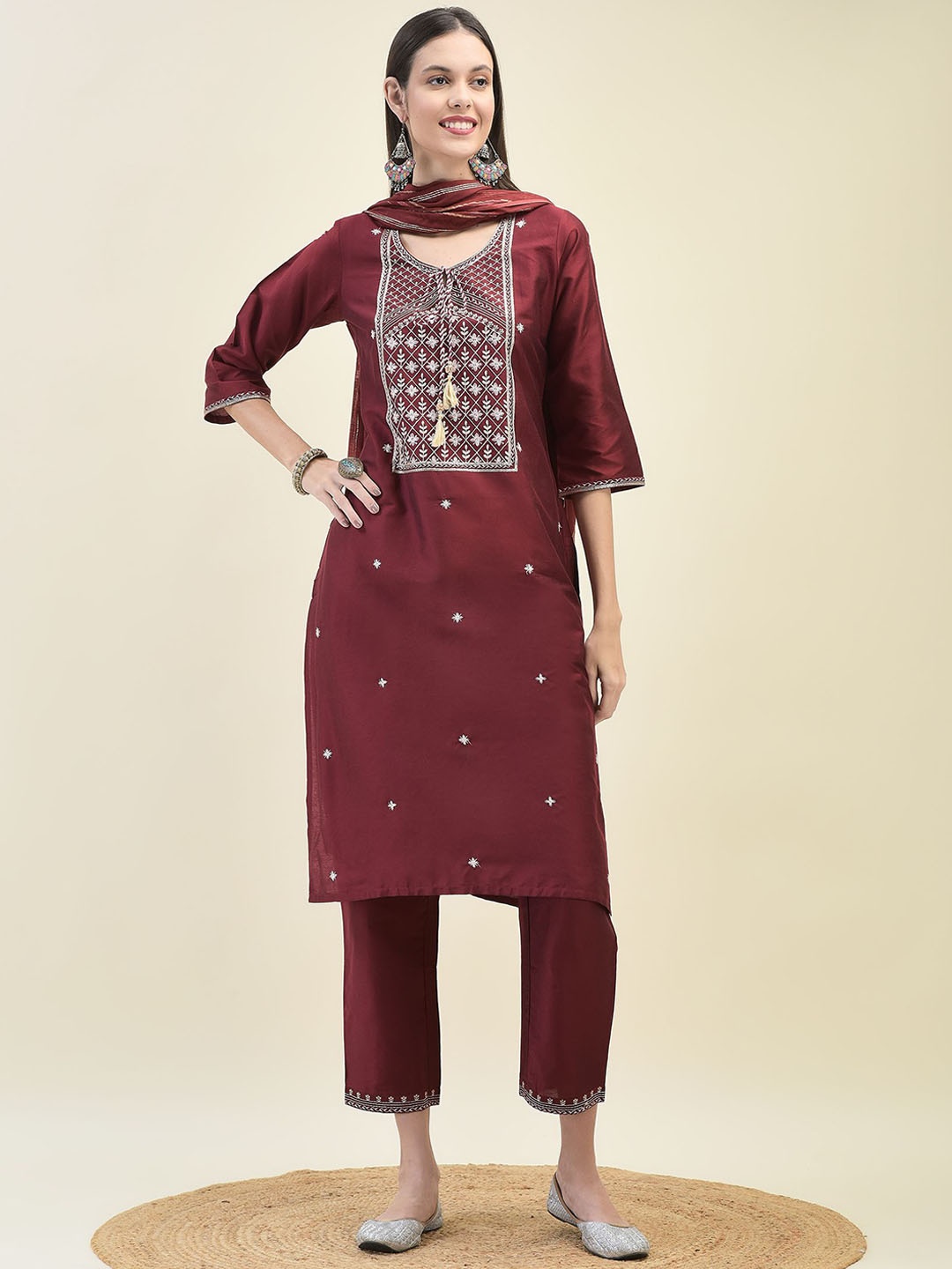 Shree Floral Embroidered Regular Sequinned Straight Kurta With Trouser With Dupatta, Maroon
Shree Floral Embroidered Regular Sequinned Straight Kurta With Trouser With Dupatta, Maroon