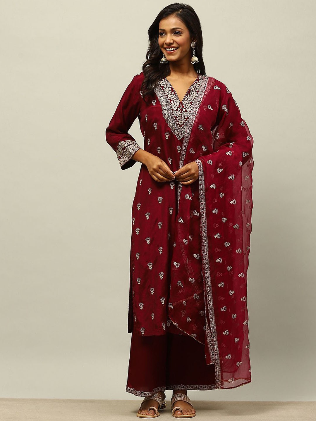 Rangriti Women Ethnic Motifs Embroidered Regular Kurta with Palazzos & With Dupatta, Maroon
Rangriti Women Ethnic Motifs Embroidered Regular Kurta with Palazzos & With Dupatta, Maroon