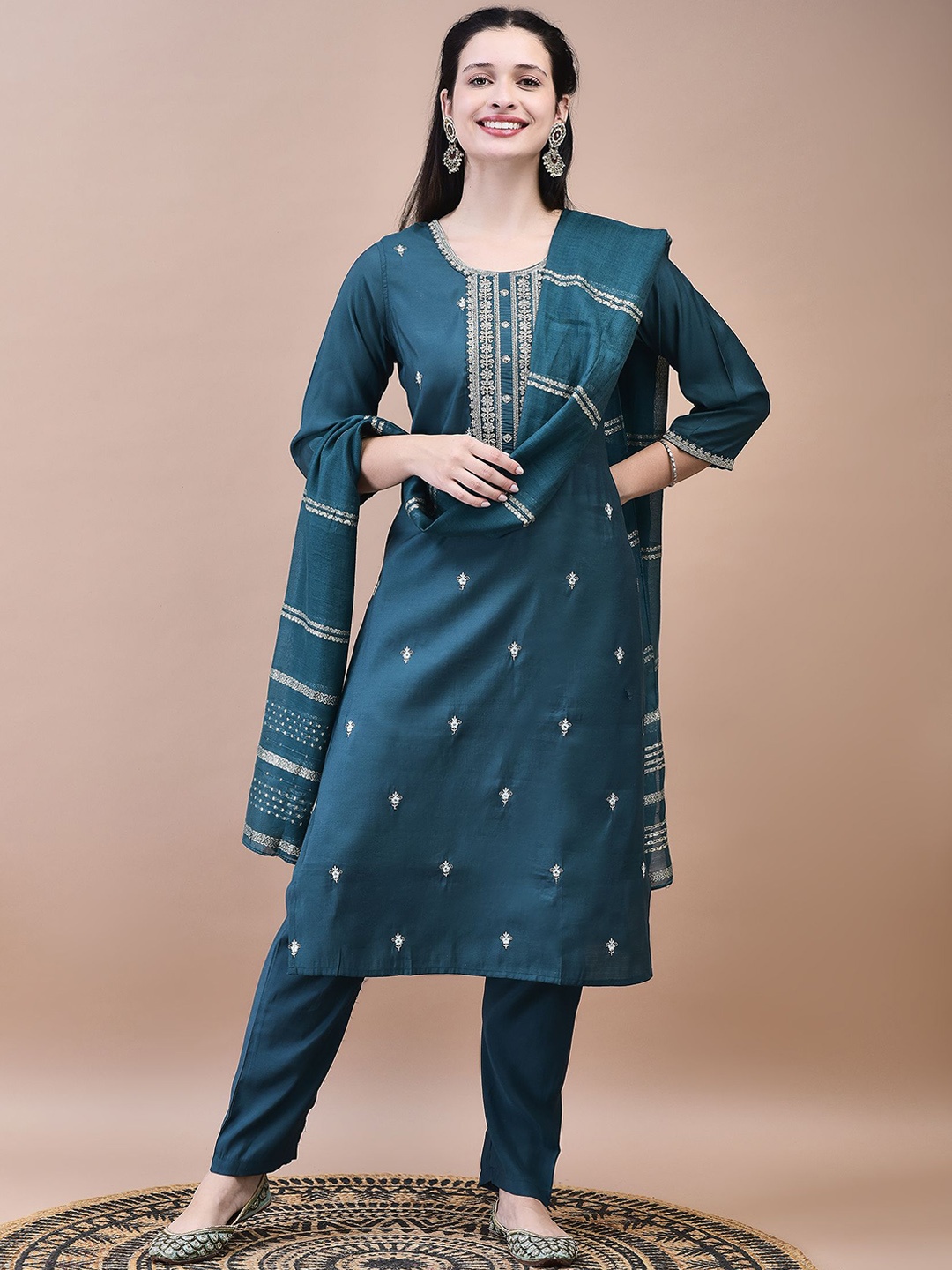 Shree Floral Embroidered Sequinned Chanderi Silk Straight Kurta with Trousers & Dupatta, Green
Shree Floral Embroidered Sequinned Chanderi Silk Straight Kurta with Trousers & Dupatta, Green