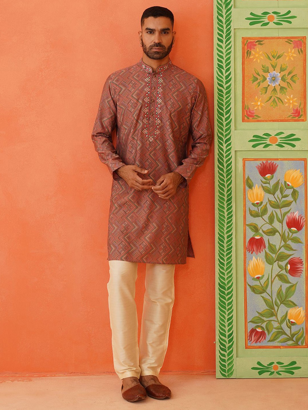 TheEthnic.Co Ethnic Motifs Embroidered Mirror Work Pure Cotton Kurta with Trouser, Peach
TheEthnic.Co Ethnic Motifs Embroidered Mirror Work Pure Cotton Kurta with Trouser, Peach