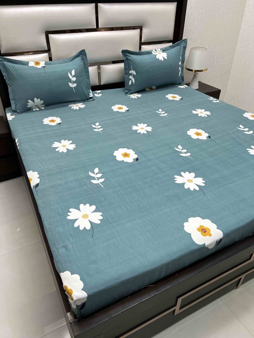 Pure Decor Leisure Fur Blue Floral Printed Microfiber 350TC King Bedsheet Set 2.75 x 2.75m
Pure Decor Leisure Fur Blue Floral Printed Microfiber 350TC King Bedsheet Set 2.75 x 2.75m