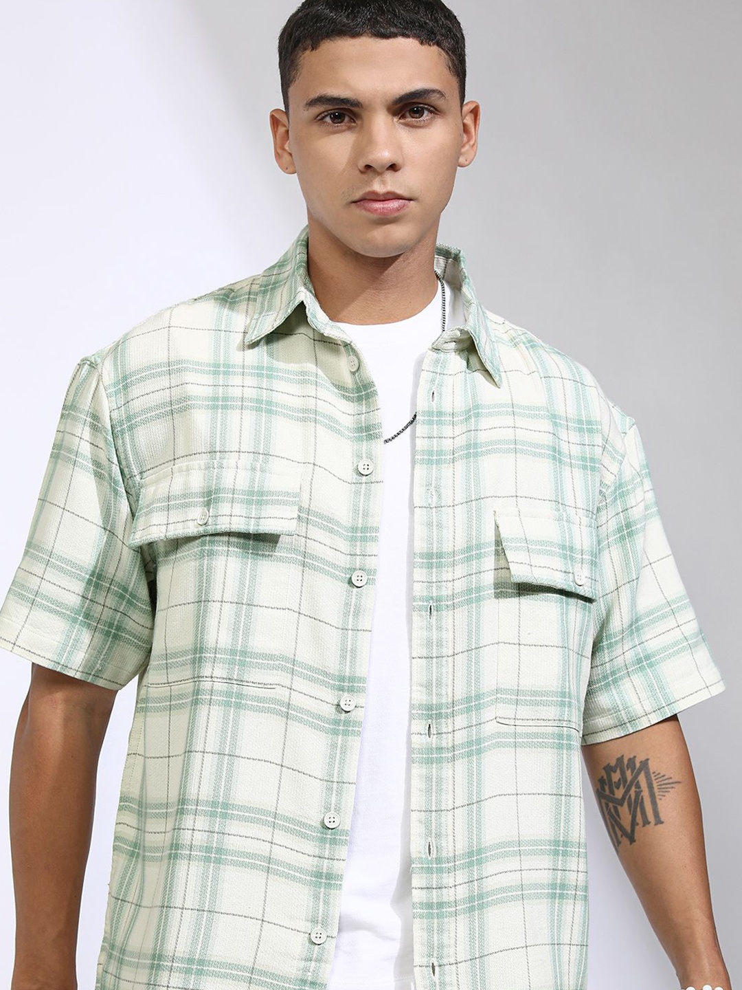 Highlander Men Off Mocklino Dobby Textured Checked Utility Pocket Oversized Overshirt, Off white
Highlander Men Off Mocklino Dobby Textured Checked Utility Pocket Oversized Overshirt, Off white