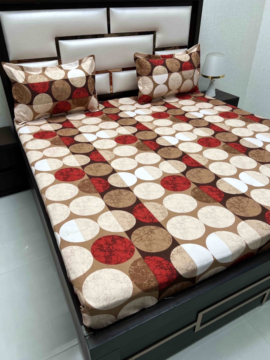 Pure Decor Beige & Brown Geometric Microfiber 240 T King Bedsheet Set 2.74 m x 2.73 m
Pure Decor Beige & Brown Geometric Microfiber 240 T King Bedsheet Set 2.74 m x 2.73 m