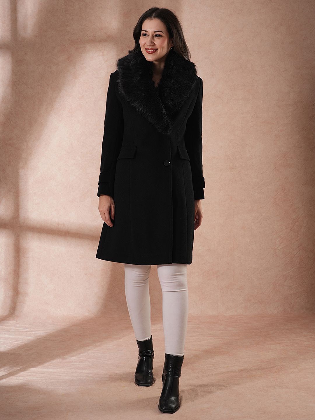 Globus Women Single-Breasted Faux Fur Lapel Checked Tailored Fit Winter Wear Overcoat, Black
Globus Women Single-Breasted Faux Fur Lapel Checked Tailored Fit Winter Wear Overcoat, Black