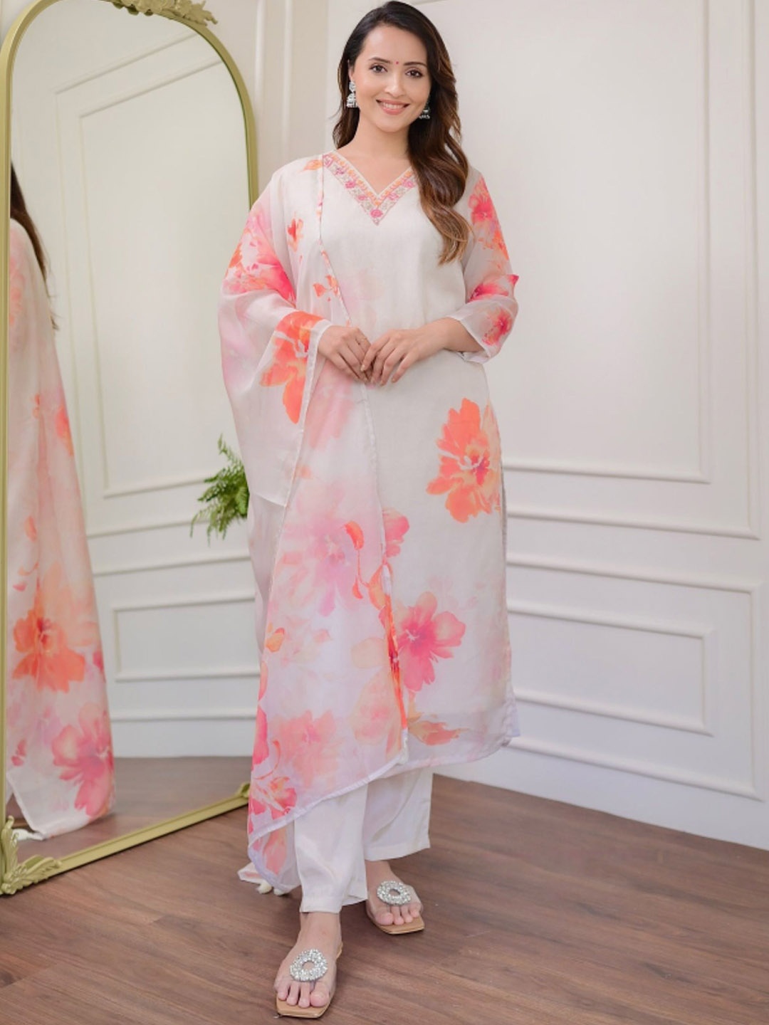 BLACK SCISSOR Floral Printed V-Neck Organza Straight Kurta With Trousers & Dupatta, Cream
BLACK SCISSOR Floral Printed V-Neck Organza Straight Kurta With Trousers & Dupatta, Cream