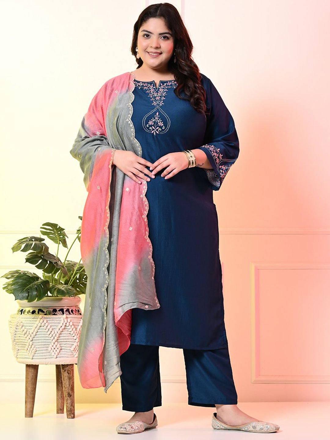 PrettyPlus by Desinoor.com Plus Size Floral Embroidered Kurta With Trousers & Dupatta, Teal
PrettyPlus by Desinoor.com Plus Size Floral Embroidered Kurta With Trousers & Dupatta, Teal