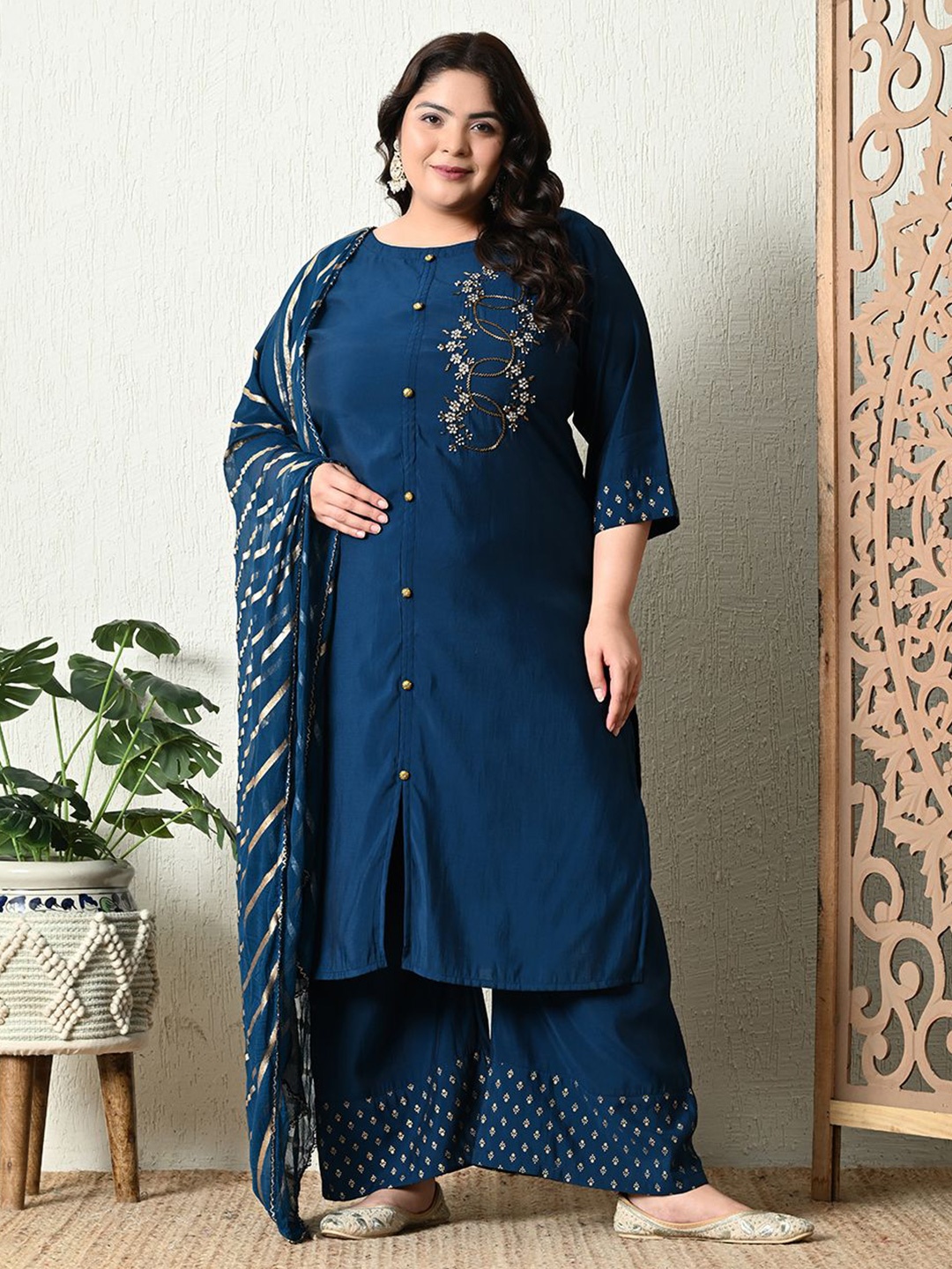 PrettyPlus by Desinoor.com Plus Size Beads & Stones Straight Kurta With Palazzo & Dupatta, Teal
PrettyPlus by Desinoor.com Plus Size Beads & Stones Straight Kurta With Palazzo & Dupatta, Teal