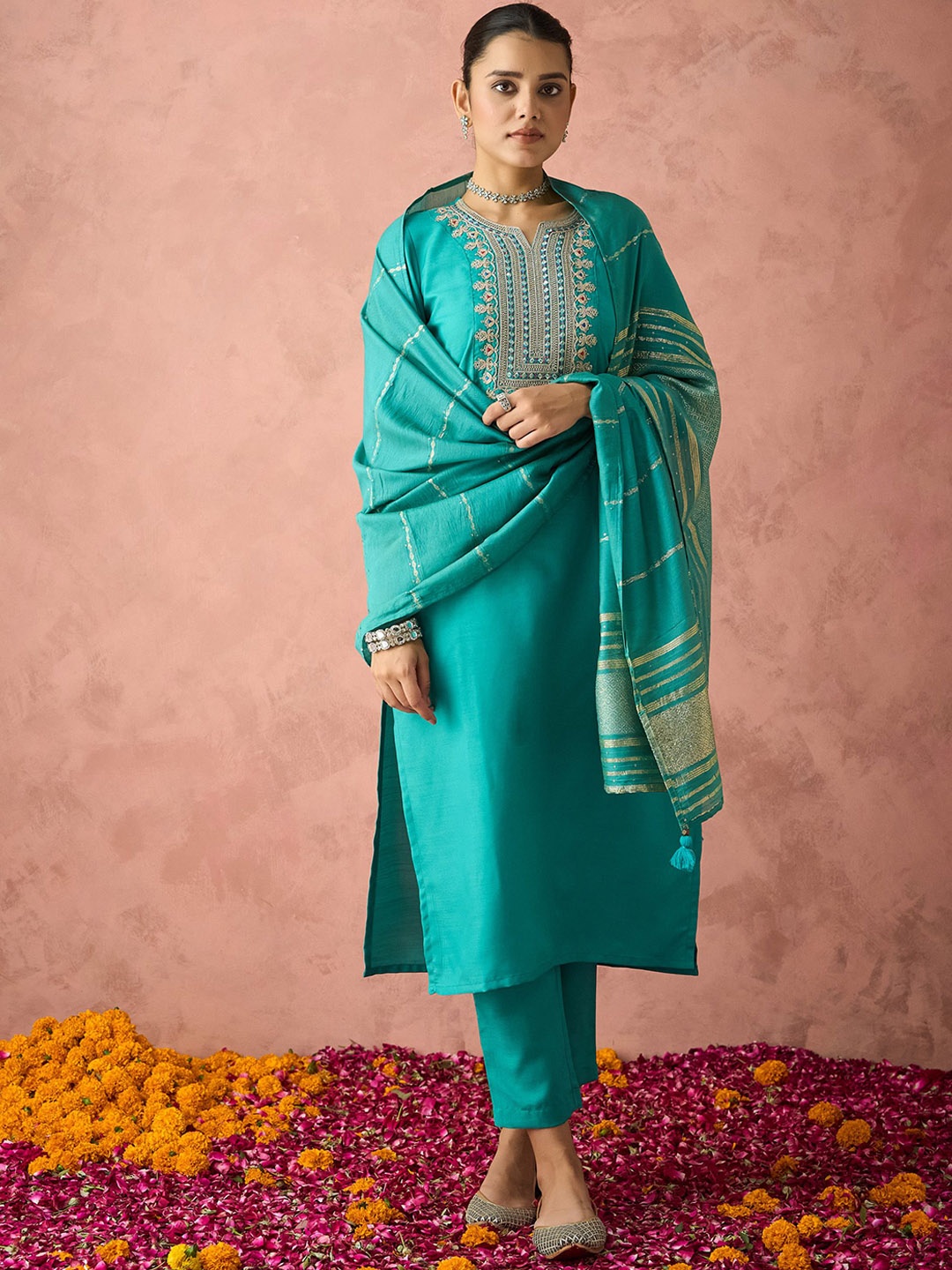 HRITIKA Ethnic Motifs Embroidered Round Neck Kurta With Trouser With Dupatta, Turquoise blue
HRITIKA Ethnic Motifs Embroidered Round Neck Kurta With Trouser With Dupatta, Turquoise blue